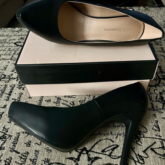 BCBGeneration Penni Pump - Picture 10 of 11